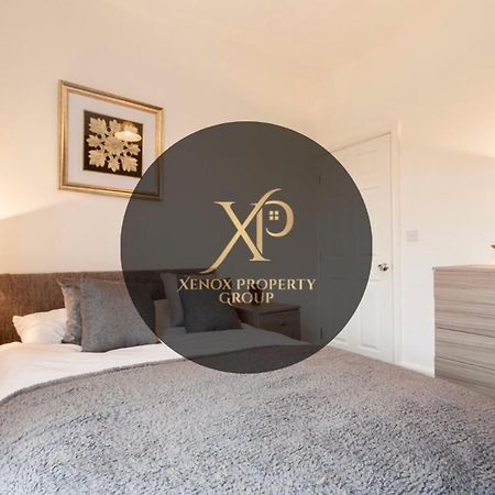 Centralized Private 4 Bedroom House At Hanley With Free Parking Etruria ภายนอก รูปภาพ